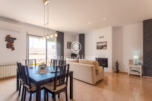 3 makuuhuone Omakotitalo myytävänä paikassa Mataró mukana 
autotalli - 565 000 € (Ref: 9205026)