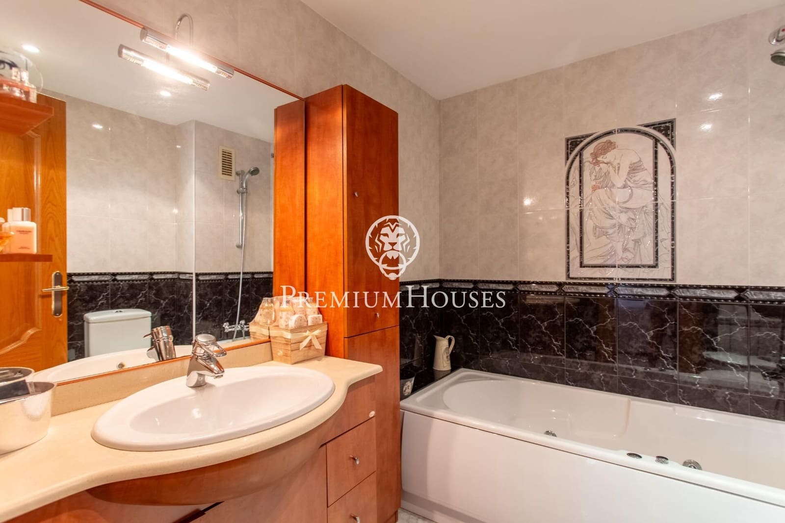 3 soveværelse Byhus til salg i Mataro med garage - € 565.000 (Ref: 9205026)