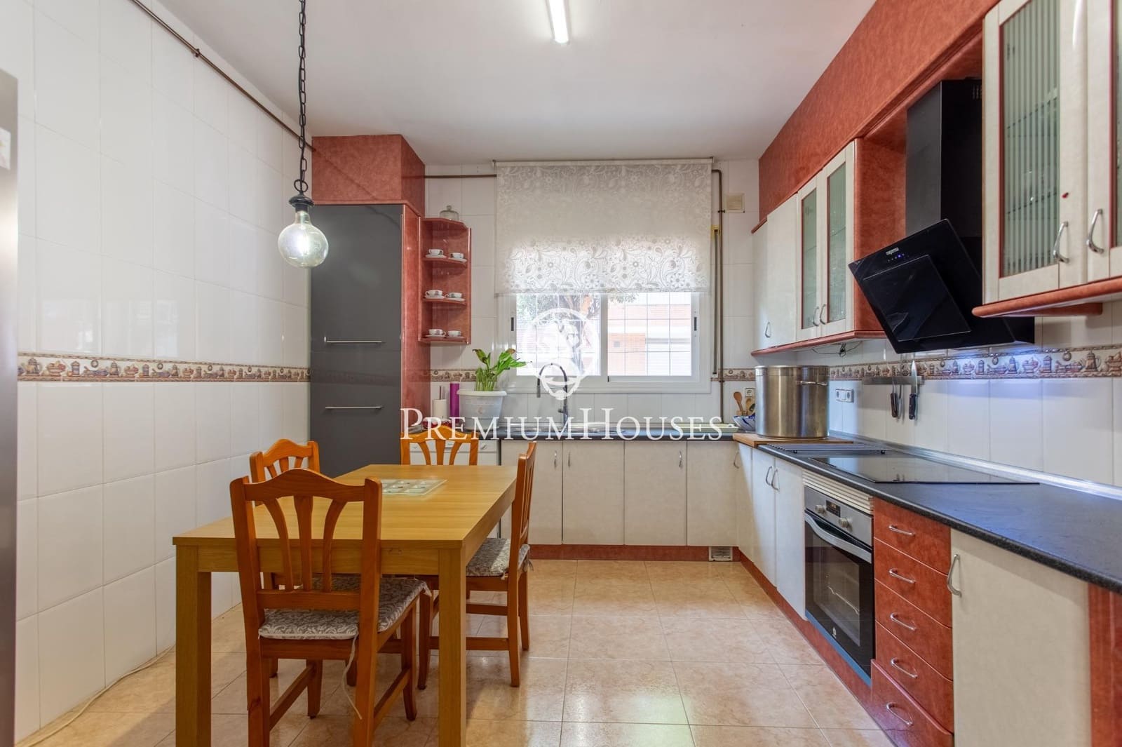 3 soveværelse Byhus til salg i Mataro med garage - € 565.000 (Ref: 9205026)