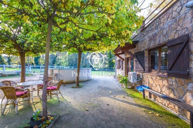 4 soveværelse Finca/Landehus til salg i Fogars de la Selva med garage - € 395.000 (Ref: 9205032)