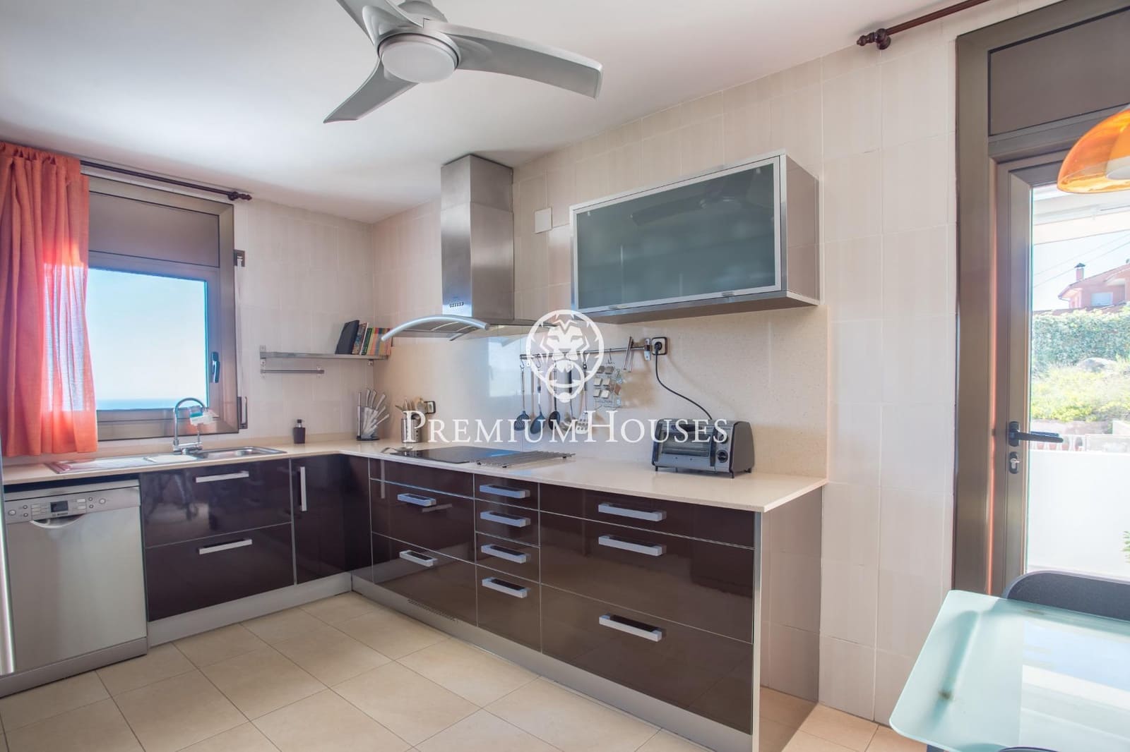 6 soverom Villa til salgs i Alella med garasje - € 995 000 (Ref: 9205040)
