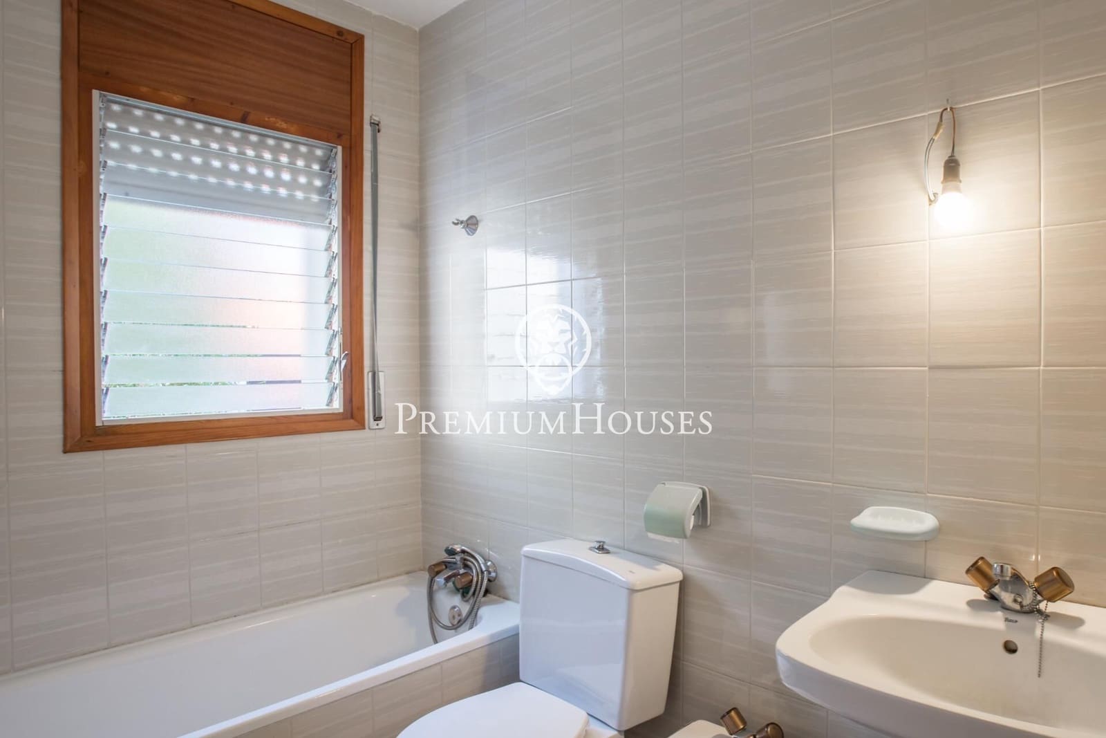 6 soverom Villa til salgs i Alella med garasje - € 995 000 (Ref: 9205040)