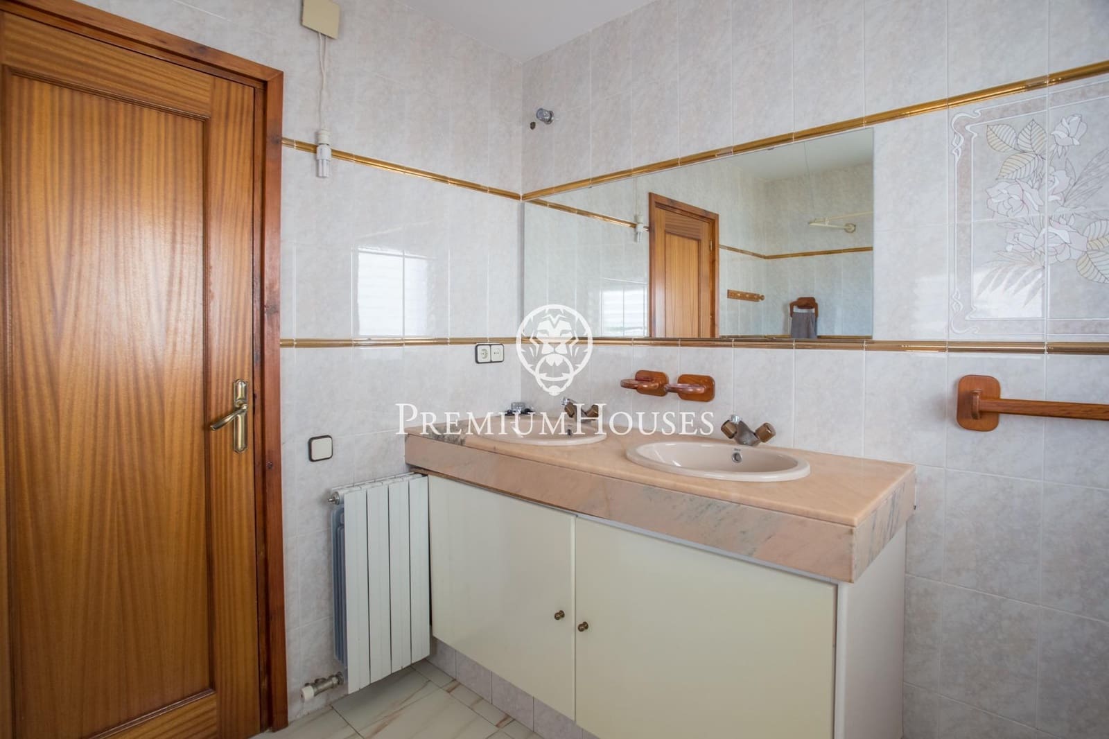 6 soverom Villa til salgs i Alella med garasje - € 995 000 (Ref: 9205040)