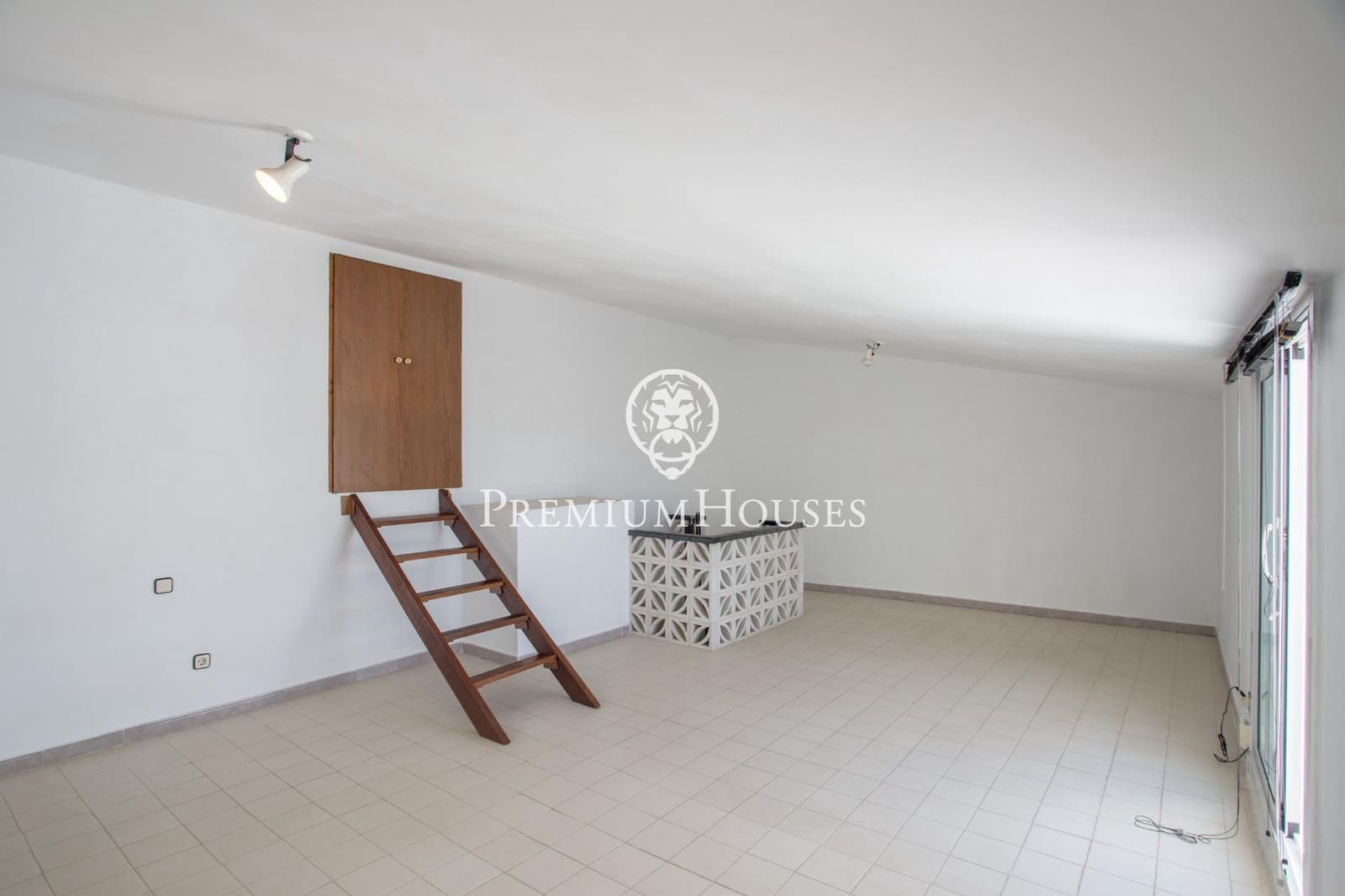 6 soverom Villa til salgs i Alella med garasje - € 995 000 (Ref: 9205040)