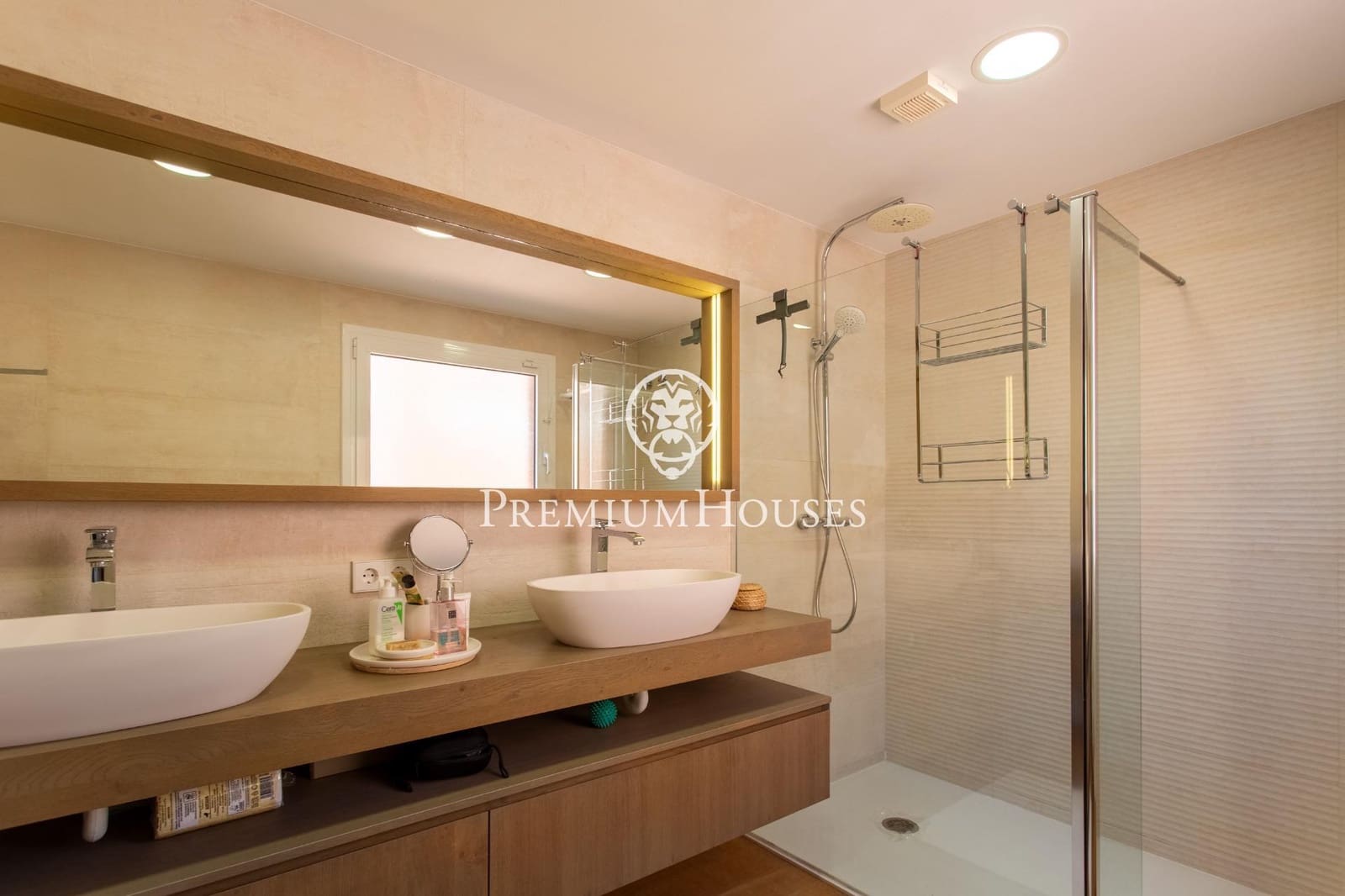 5 soveværelse Byhus til salg i Sant Andreu de Llavaneres med swimmingpool - € 820.000 (Ref: 9205045)