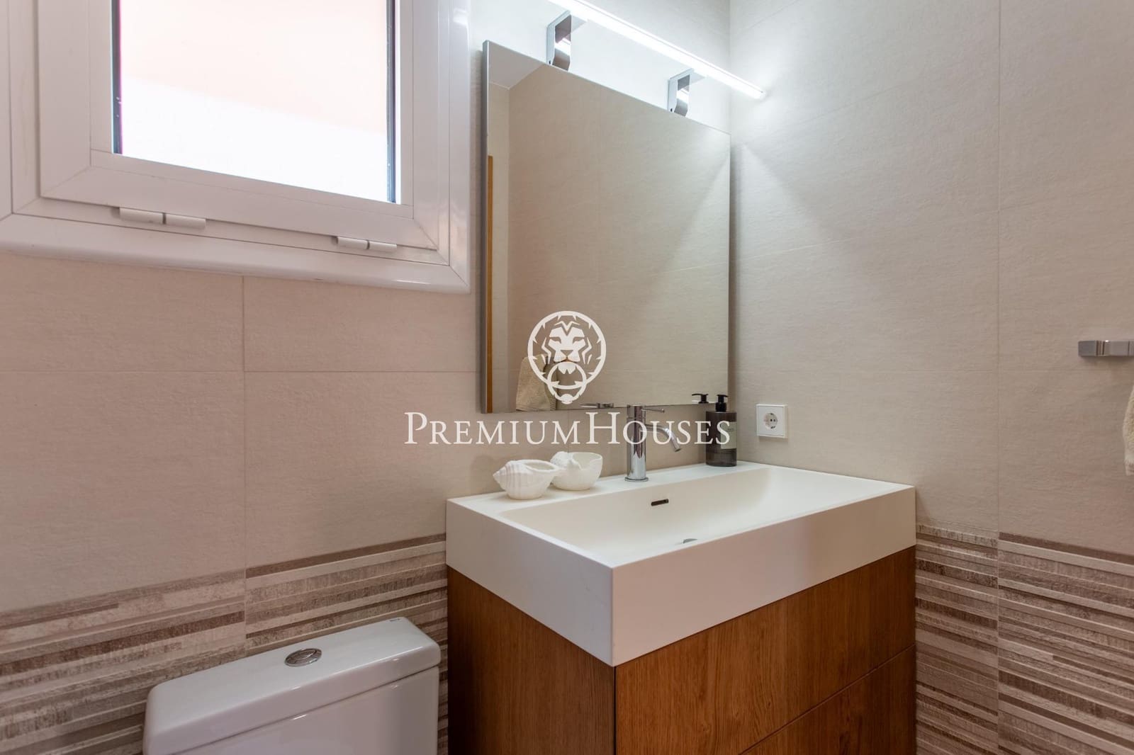 5 soveværelse Byhus til salg i Sant Andreu de Llavaneres med swimmingpool - € 820.000 (Ref: 9205045)