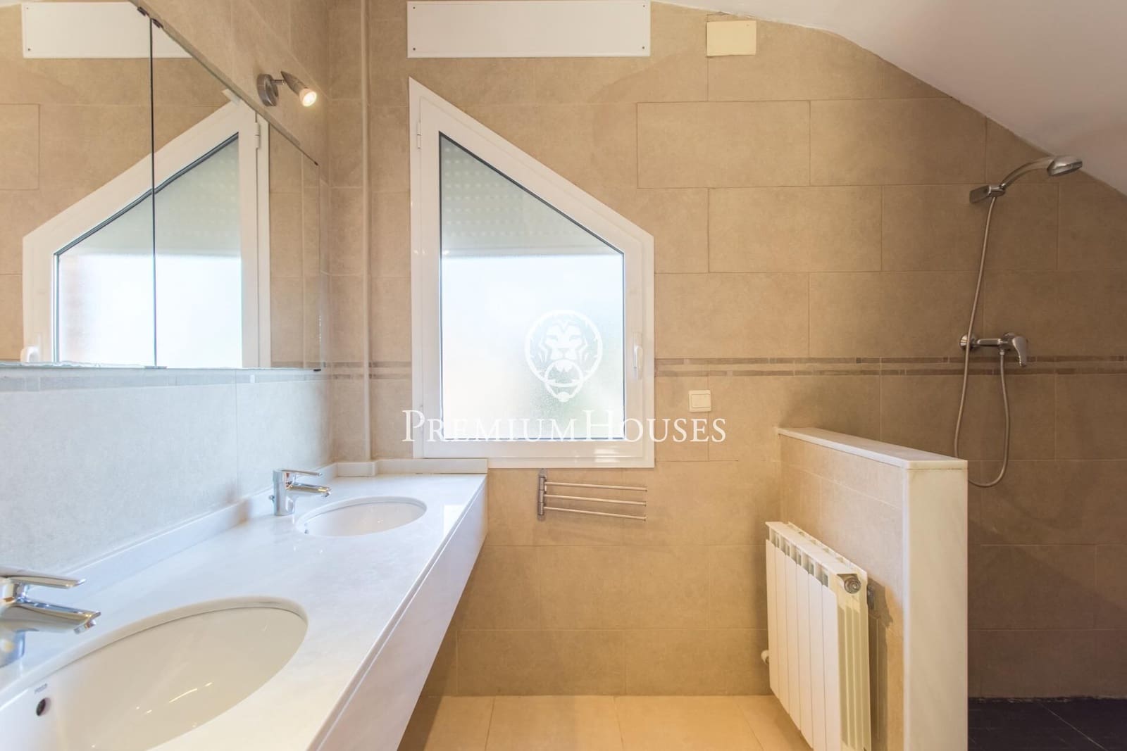 4 sypialnia Willa na sprzedaż w Arenys de Mar z basenem garażem - 1 095 000 € (Ref: 9205046)