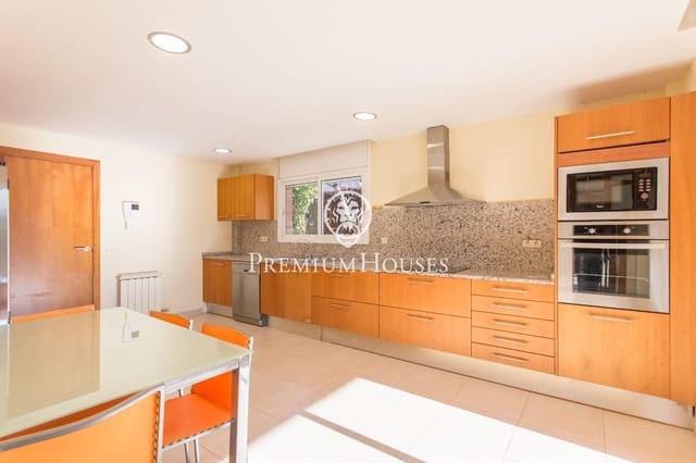 4 chambre Villa/Maison à vendre à Arenys de Mar avec piscine garage - 1 095 000 € (Ref: 9205046)