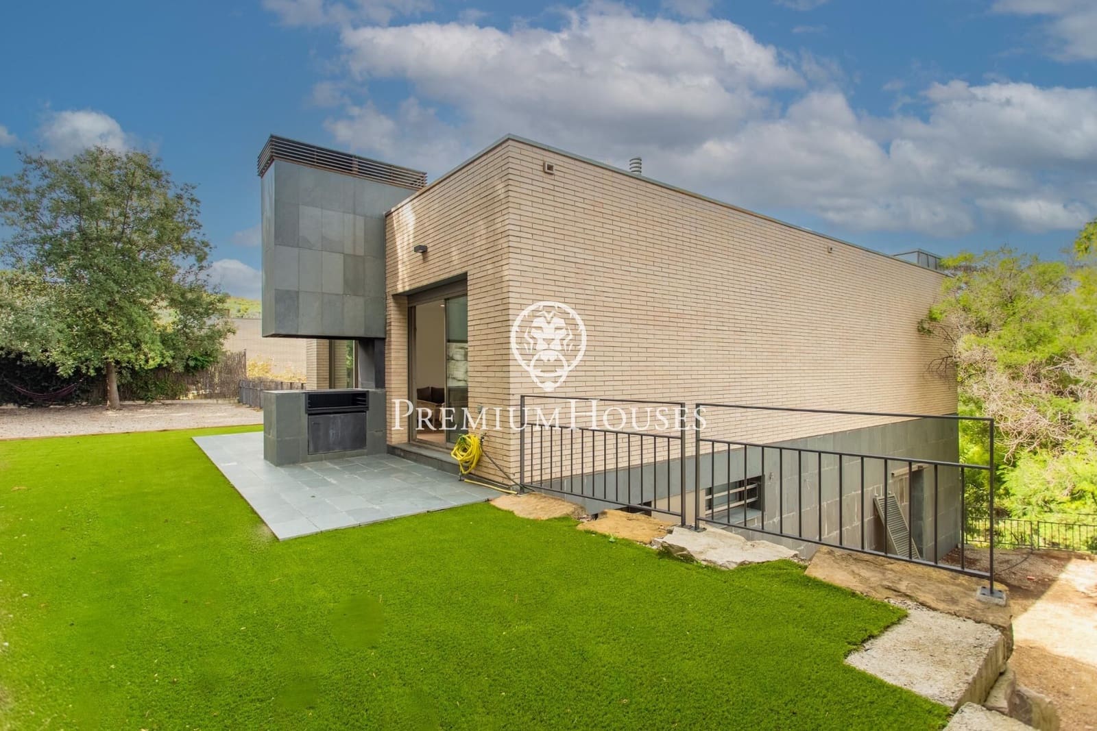 4 soveværelse Villa til salg i Alella med garage - € 990.000 (Ref: 9205048)