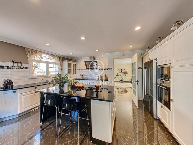 5 chambre Villa/Maison à vendre à Sant Andreu de Llavaneres avec piscine garage - 1 650 000 € (Ref: 9205049)