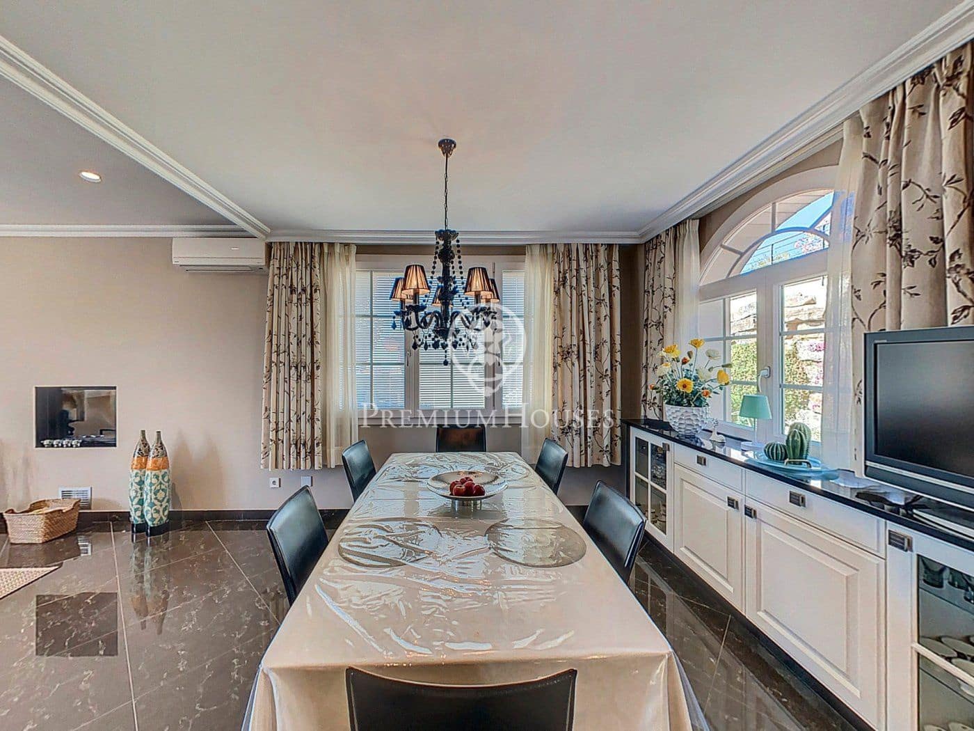 5 chambre Villa/Maison à vendre à Sant Andreu de Llavaneres avec piscine garage - 1 650 000 € (Ref: 9205049)