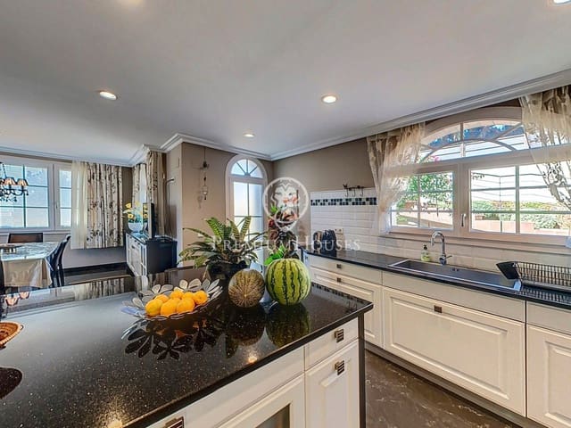 5 chambre Villa/Maison à vendre à Sant Andreu de Llavaneres avec piscine garage - 1 650 000 € (Ref: 9205049)