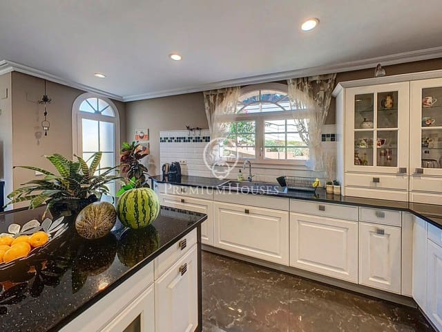 5 chambre Villa/Maison à vendre à Sant Andreu de Llavaneres avec piscine garage - 1 650 000 € (Ref: 9205049)