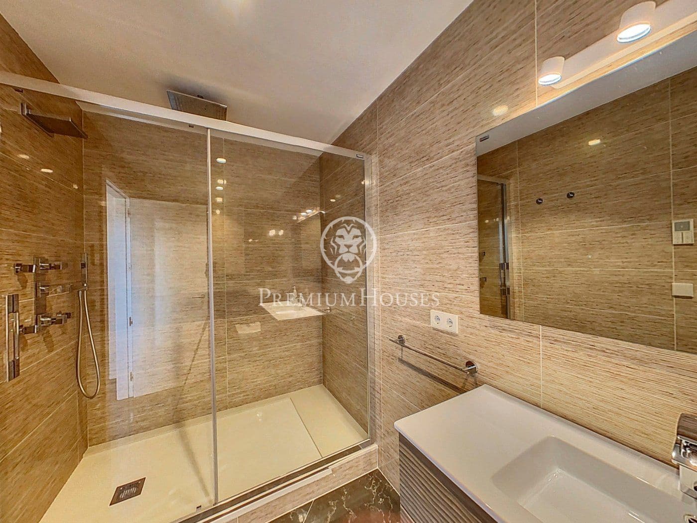 5 chambre Villa/Maison à vendre à Sant Andreu de Llavaneres avec piscine garage - 1 650 000 € (Ref: 9205049)