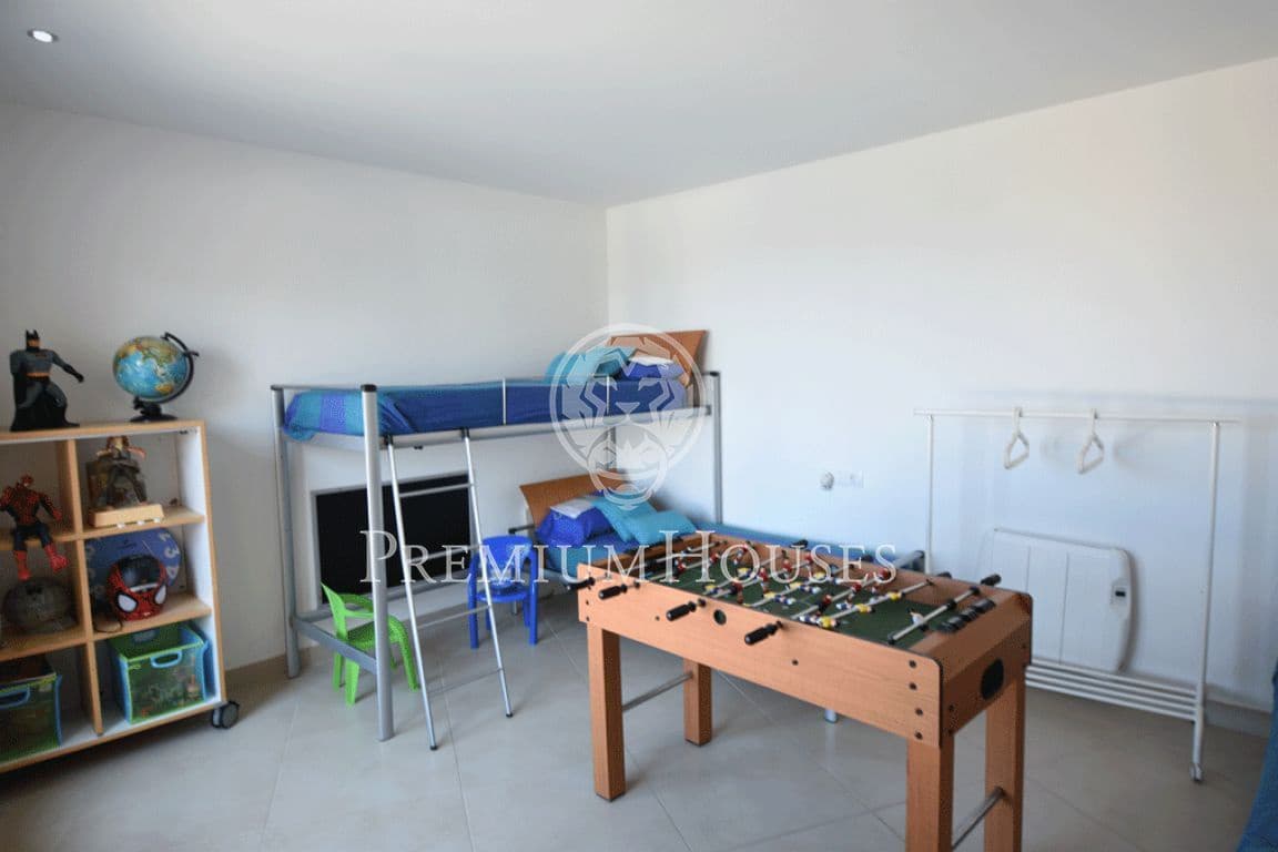 4 bedroom Villa for sale in Sant Cebria de Vallalta with pool garage - € 750,000 (Ref: 9205056)