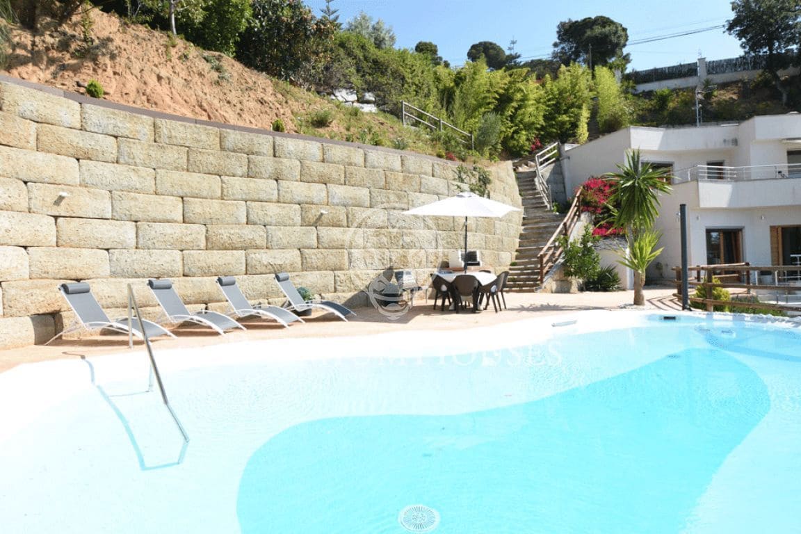 4 bedroom Villa for sale in Sant Cebria de Vallalta with pool garage - € 750,000 (Ref: 9205056)