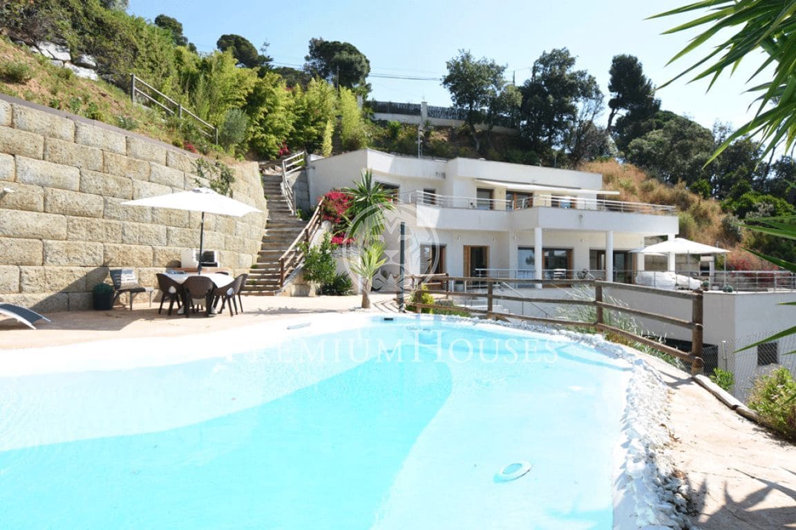 4 bedroom Villa for sale in Sant Cebria de Vallalta with pool garage - € 750,000 (Ref: 9205056)