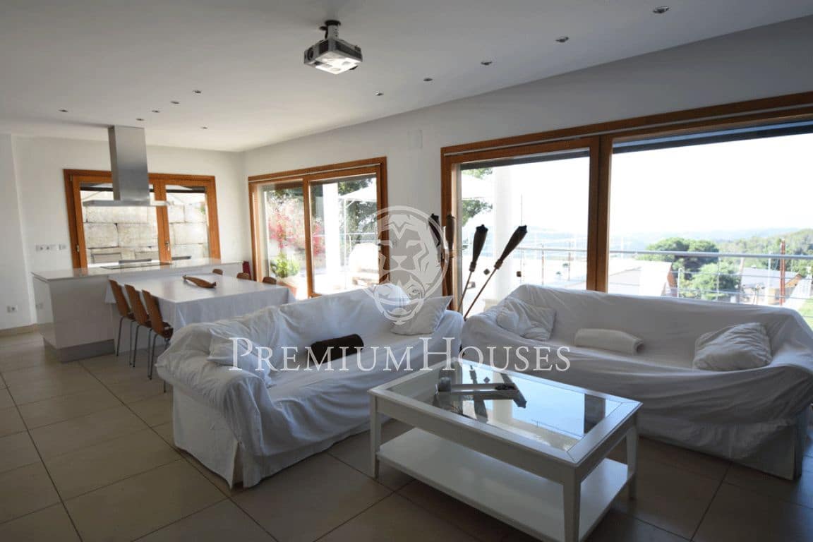 4 bedroom Villa for sale in Sant Cebria de Vallalta with pool garage - € 750,000 (Ref: 9205056)