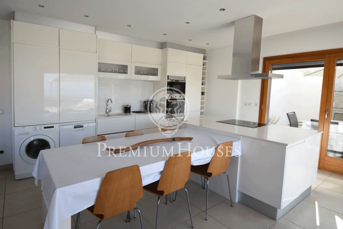 4 bedroom Villa for sale in Sant Cebria de Vallalta with pool garage - € 750,000 (Ref: 9205056)