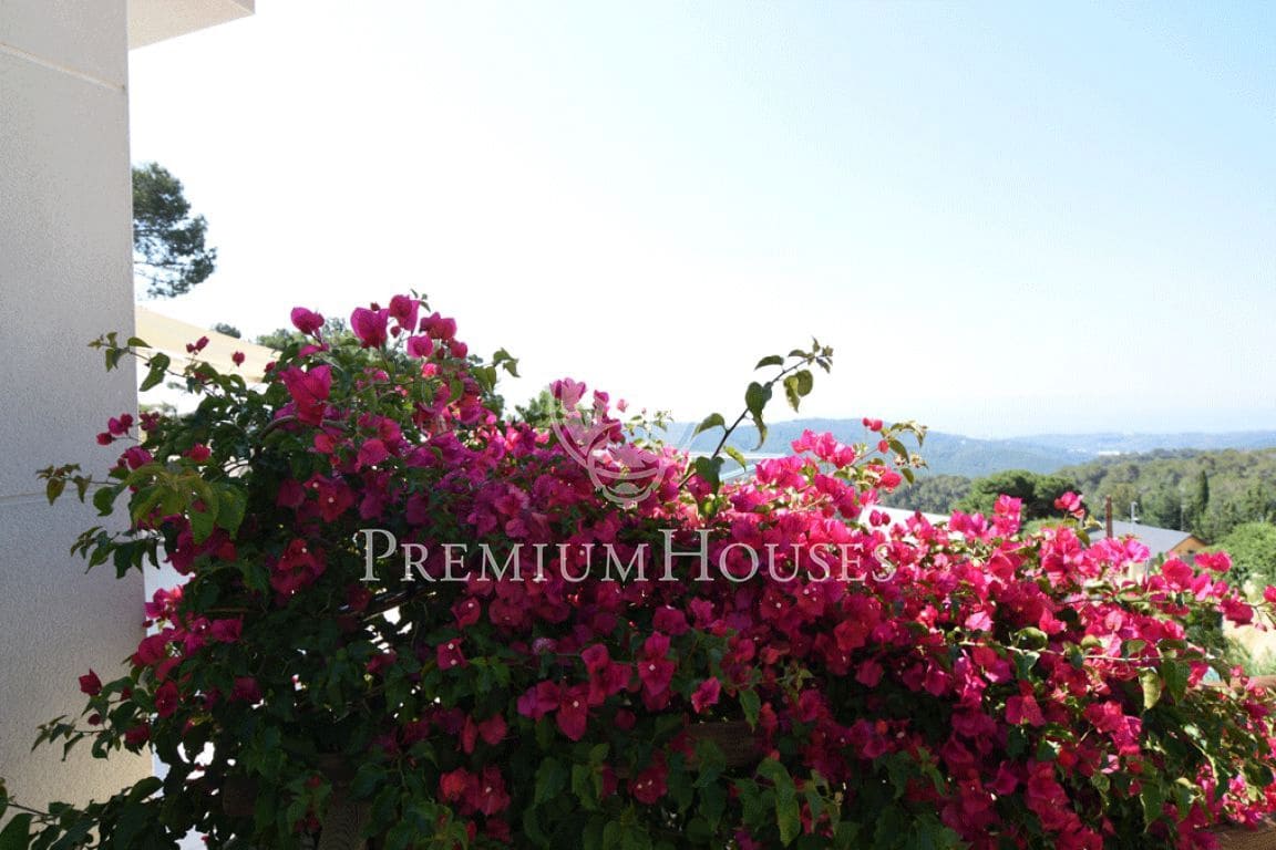 4 bedroom Villa for sale in Sant Cebria de Vallalta with pool garage - € 750,000 (Ref: 9205056)