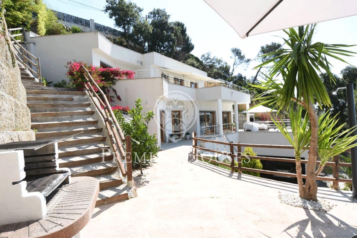 4 bedroom Villa for sale in Sant Cebria de Vallalta with pool garage - € 750,000 (Ref: 9205056)