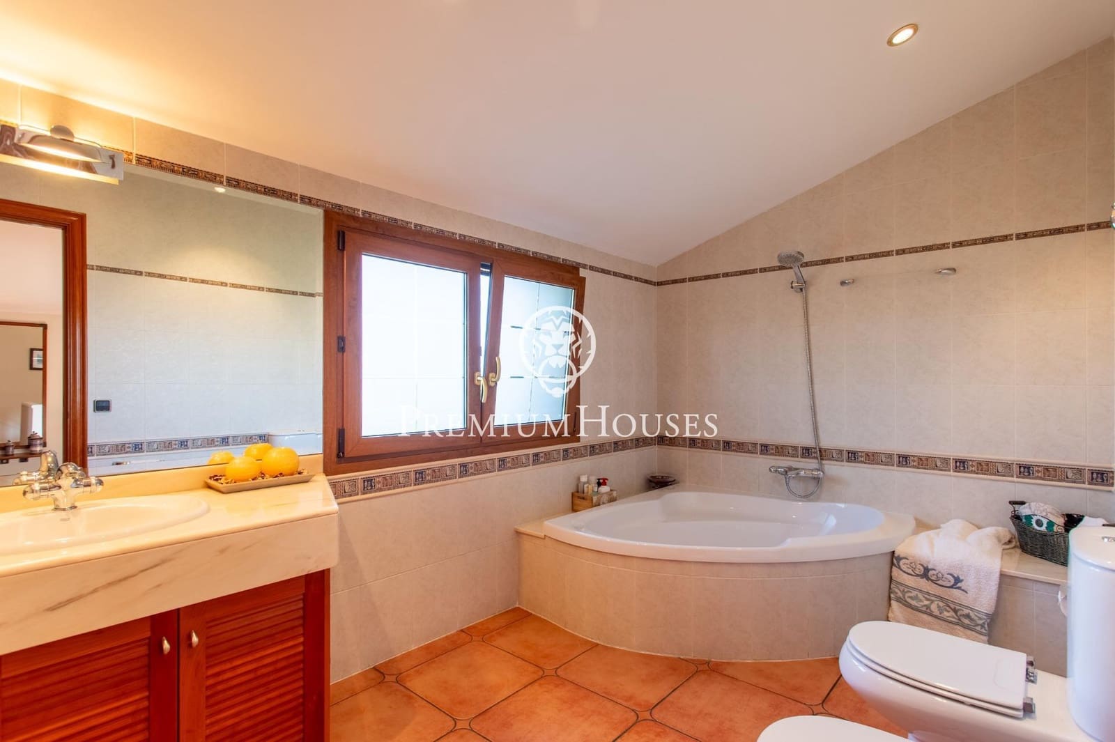 3 bedroom Villa for sale in Argentona with garage - € 895,000 (Ref: 9205058)