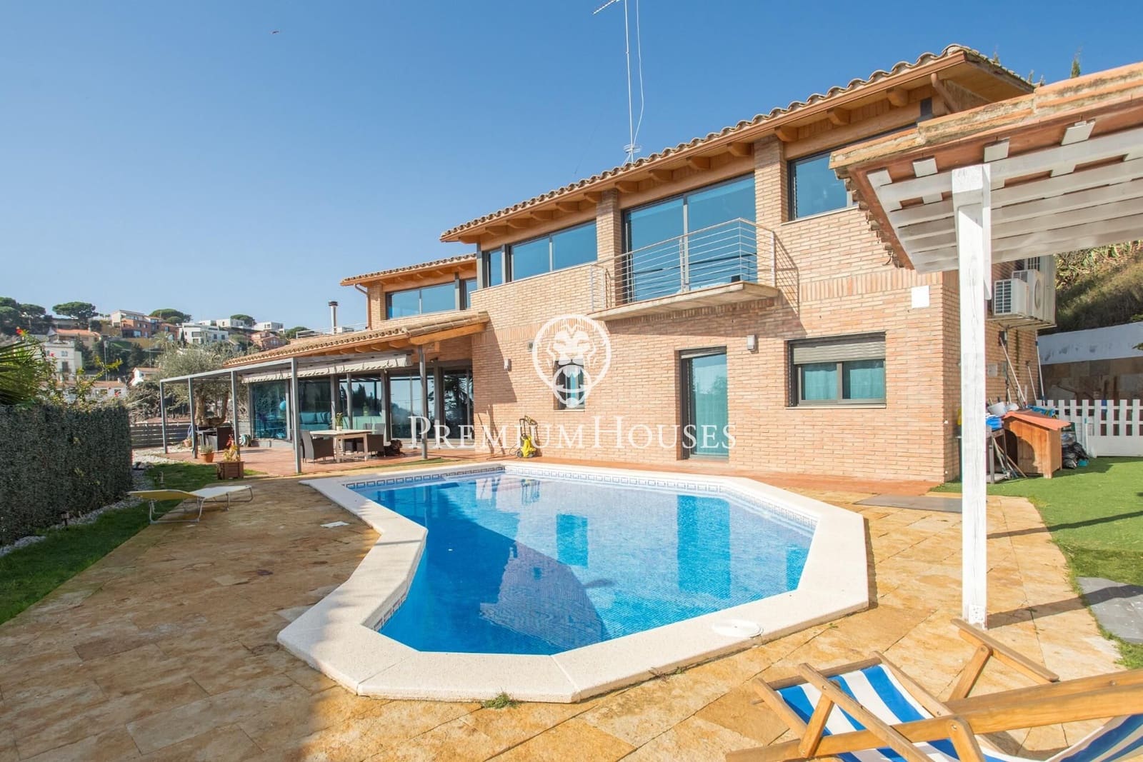 5 bedroom Villa for sale in Arenys de Mar with pool garage - € 825,000 (Ref: 9205064)