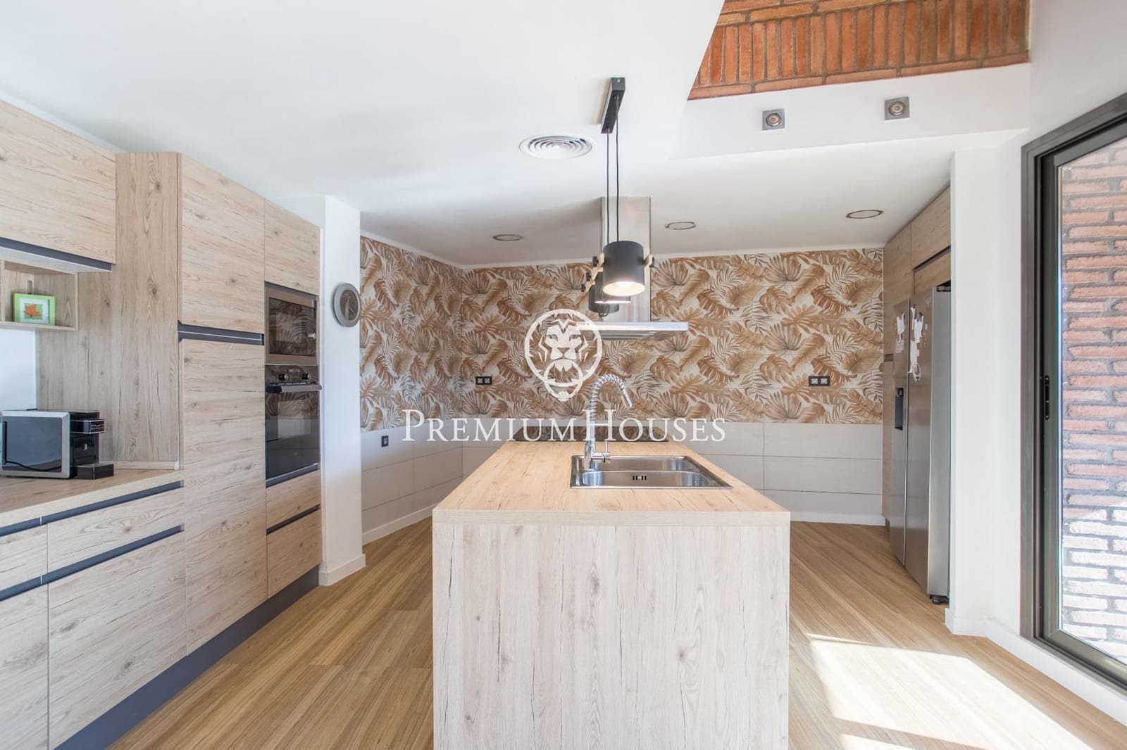 5 bedroom Villa for sale in Arenys de Mar with pool garage - € 825,000 (Ref: 9205064)