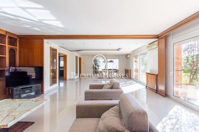 5 bedroom Villa for rent in Argentona with garage - € 4,300 (Ref: 9205072)