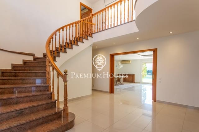 5 bedroom Villa for rent in Argentona with garage - € 4,300 (Ref: 9205072)