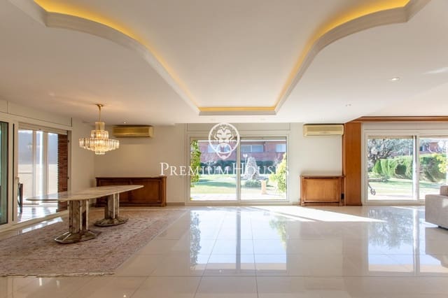 5 bedroom Villa for rent in Argentona with garage - € 4,300 (Ref: 9205072)