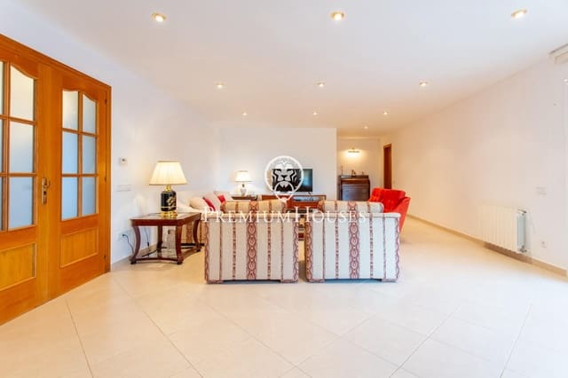 5 bedroom Villa for sale in Caldes d'Estrac with pool garage - € 830,000 (Ref: 9205074)