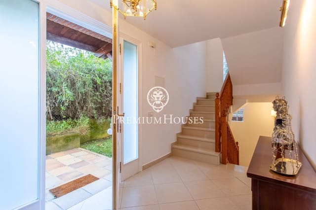 5 bedroom Villa for sale in Caldes d'Estrac with pool garage - € 830,000 (Ref: 9205074)