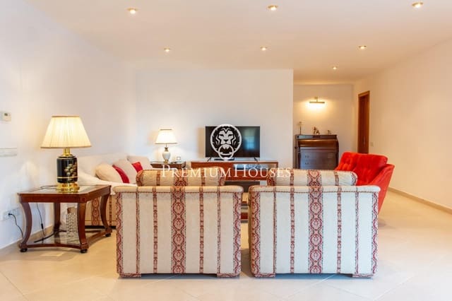 5 bedroom Villa for sale in Caldes d'Estrac with pool garage - € 830,000 (Ref: 9205074)