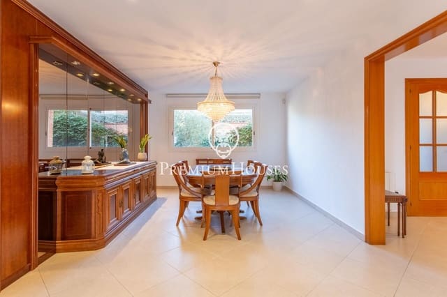 5 makuuhuone Huvila myytävänä paikassa Caldes d'Estrac mukana uima-altaan 
autotalli - 830 000 € (Ref: 9205074)