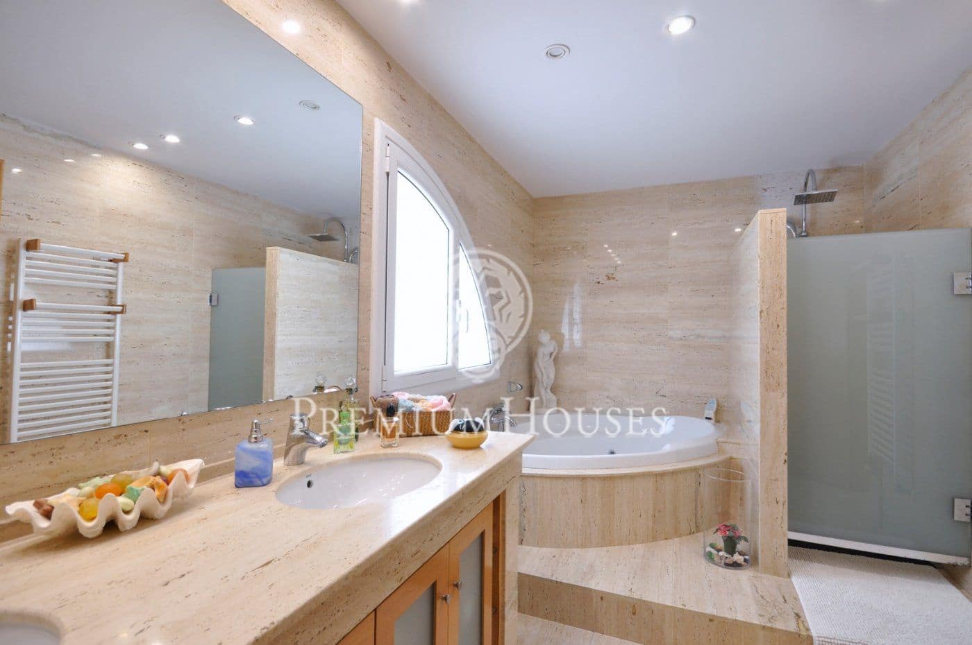 4 chambre Villa/Maison à vendre à Sant Andreu de Llavaneres avec garage - 850 000 € (Ref: 9205080)