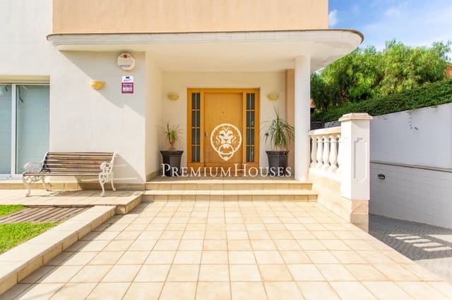 4 soveværelse Villa til salg i Sant Andreu de Llavaneres med garage - € 850.000 (Ref: 9205080)