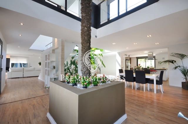 3 soverom Villa til salgs i Vallromanes med svømmebasseng - € 975 000 (Ref: 9205084)