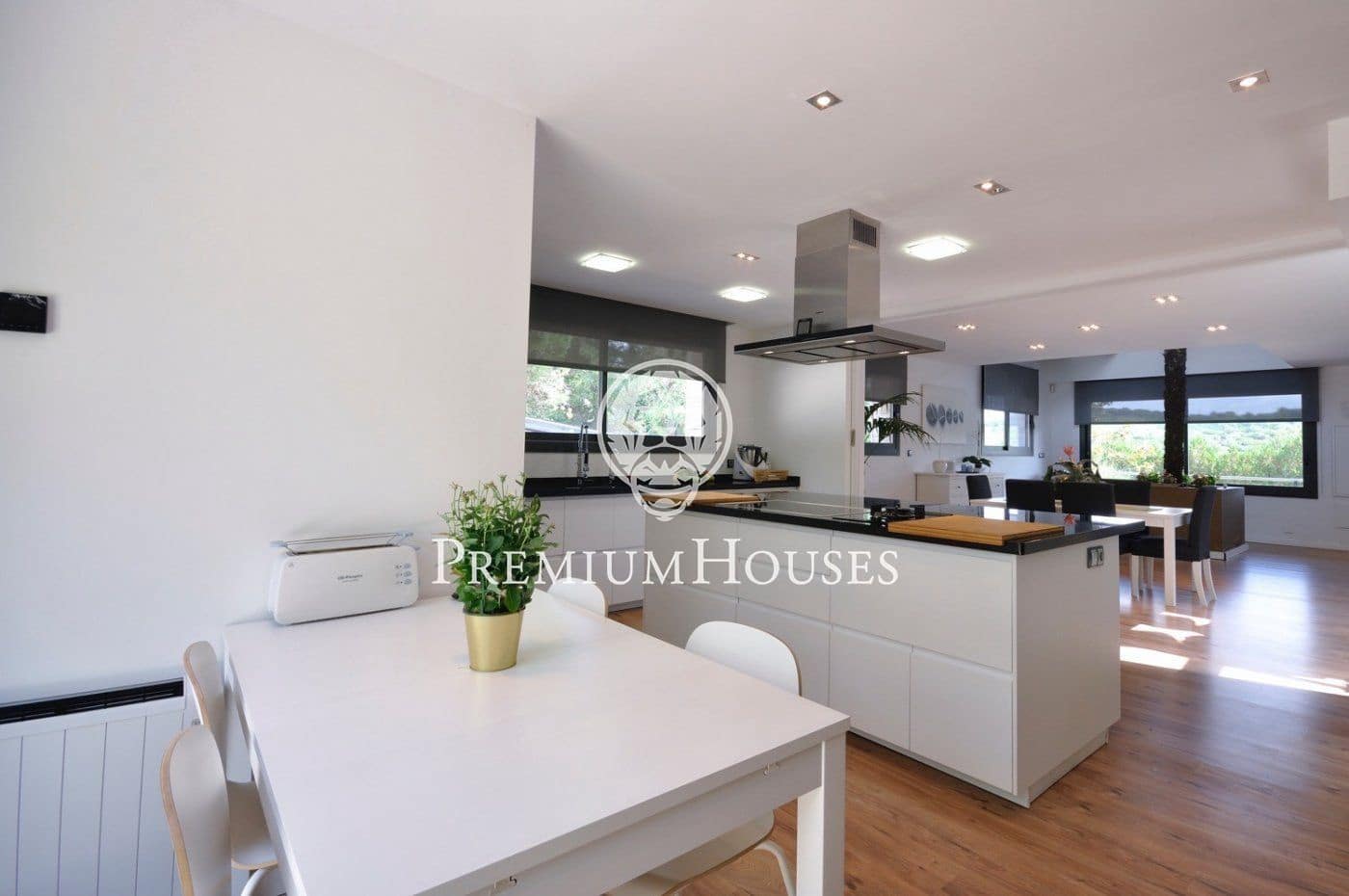 3 soverom Villa til salgs i Vallromanes med svømmebasseng - € 975 000 (Ref: 9205084)