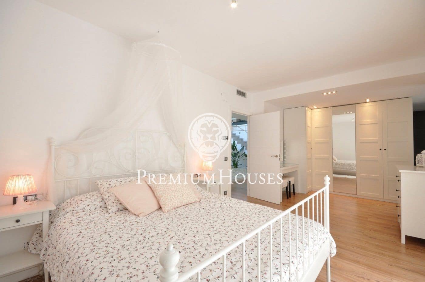 3 soverom Villa til salgs i Vallromanes med svømmebasseng - € 975 000 (Ref: 9205084)