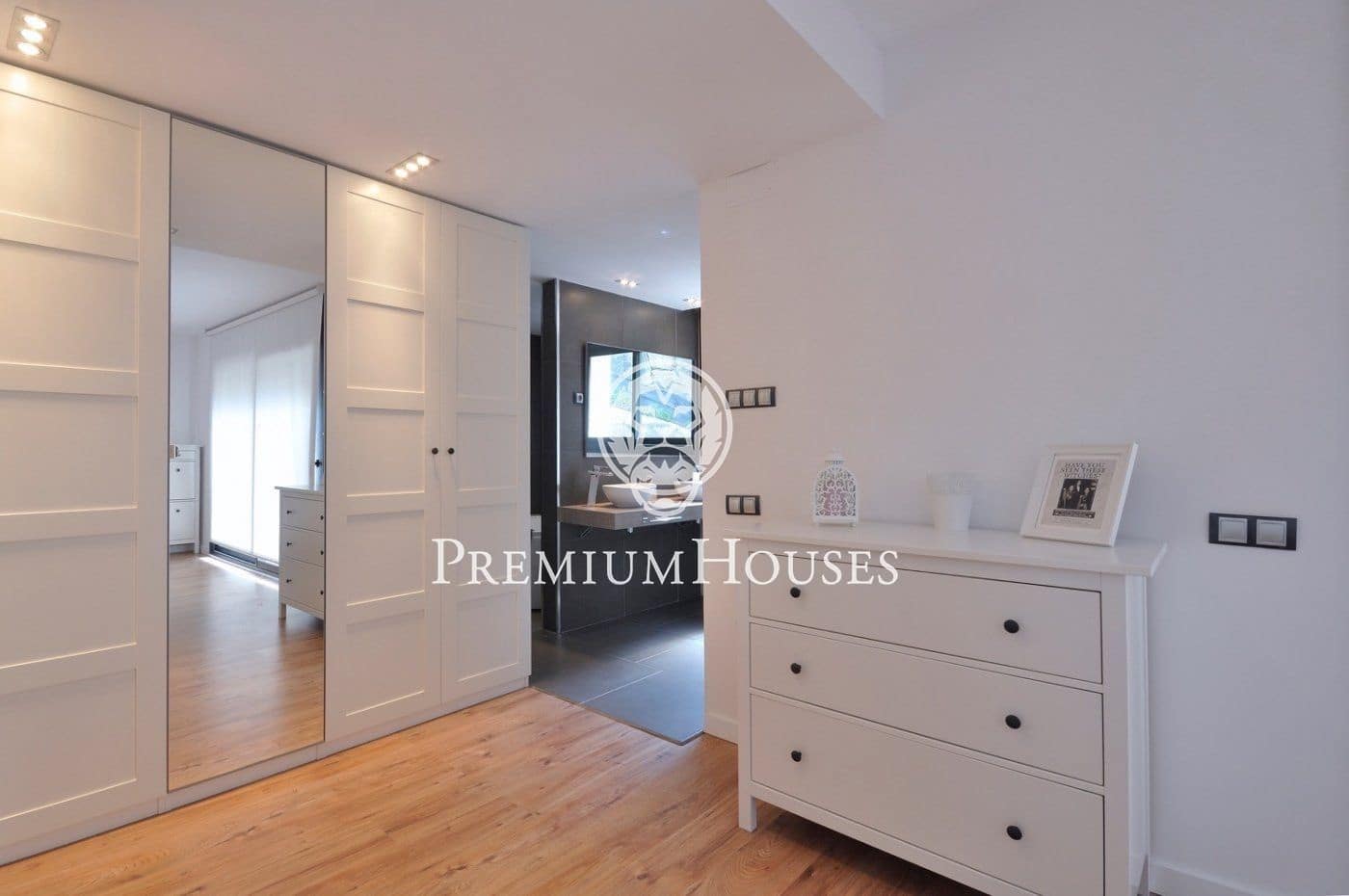 3 soverom Villa til salgs i Vallromanes med svømmebasseng - € 975 000 (Ref: 9205084)