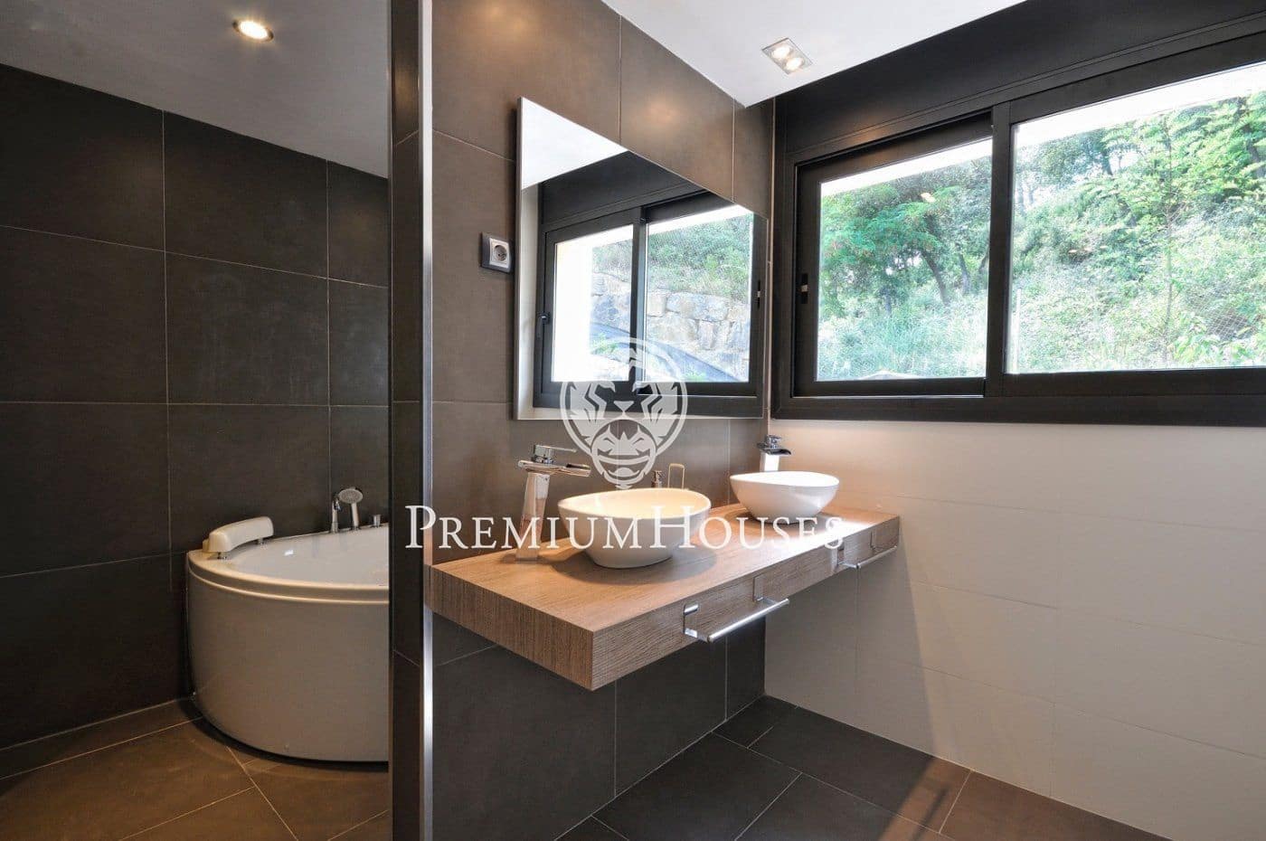 3 soverom Villa til salgs i Vallromanes med svømmebasseng - € 975 000 (Ref: 9205084)