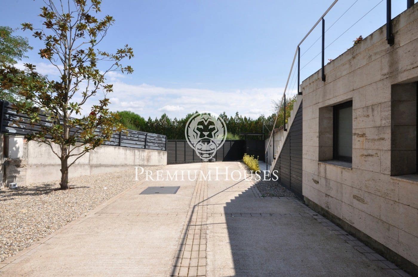 3 soverom Villa til salgs i Vallromanes med svømmebasseng - € 975 000 (Ref: 9205084)