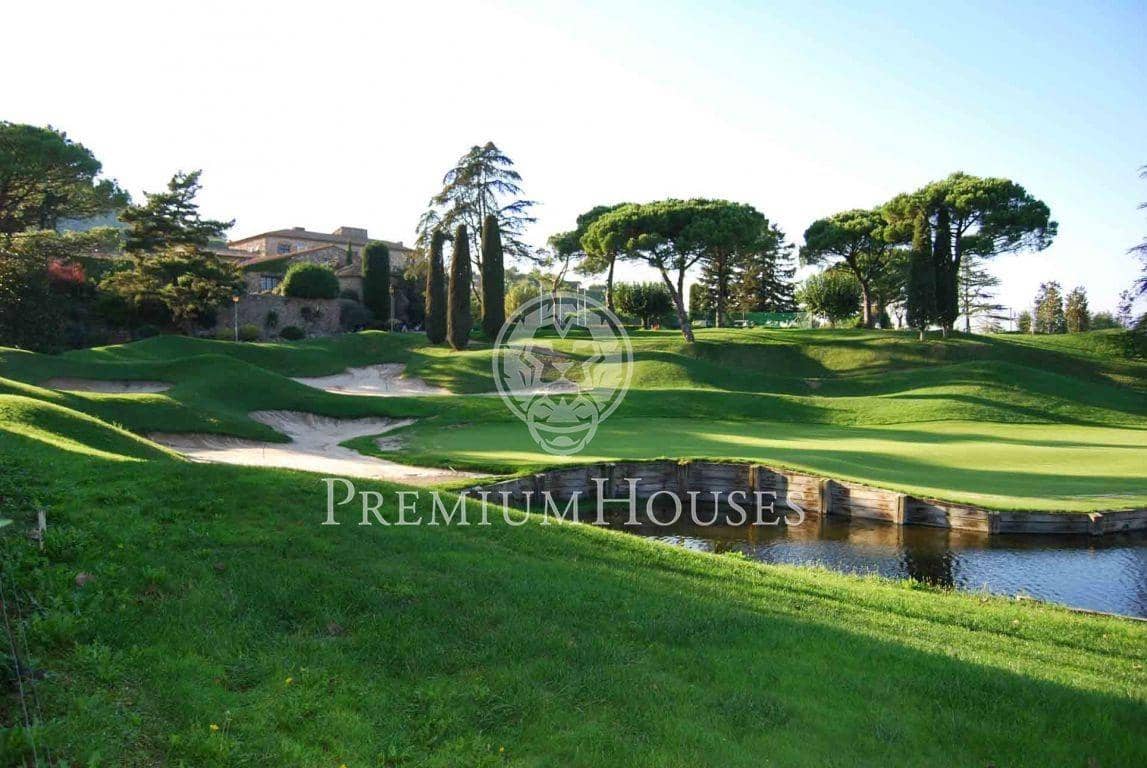 4 makuuhuone Huvila myytävänä paikassa Vallromanes mukana uima-altaan 
autotalli - 690 000 € (Ref: 9205085)