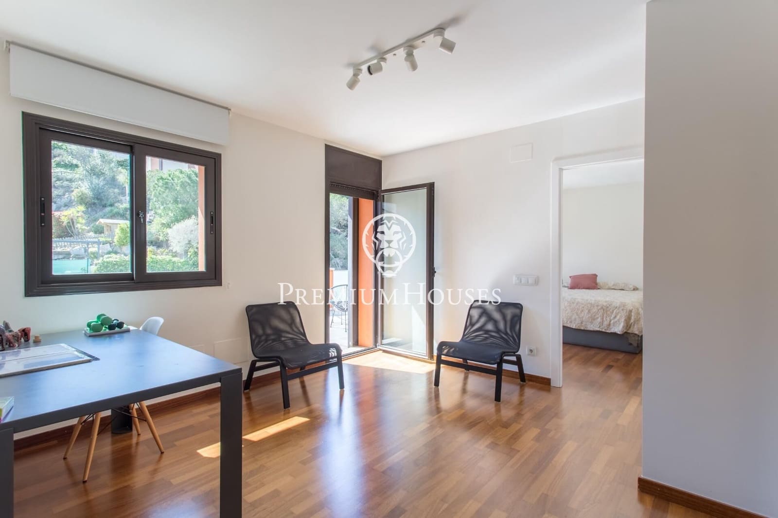 4 makuuhuone Huvila myytävänä paikassa Vallromanes mukana uima-altaan 
autotalli - 690 000 € (Ref: 9205085)