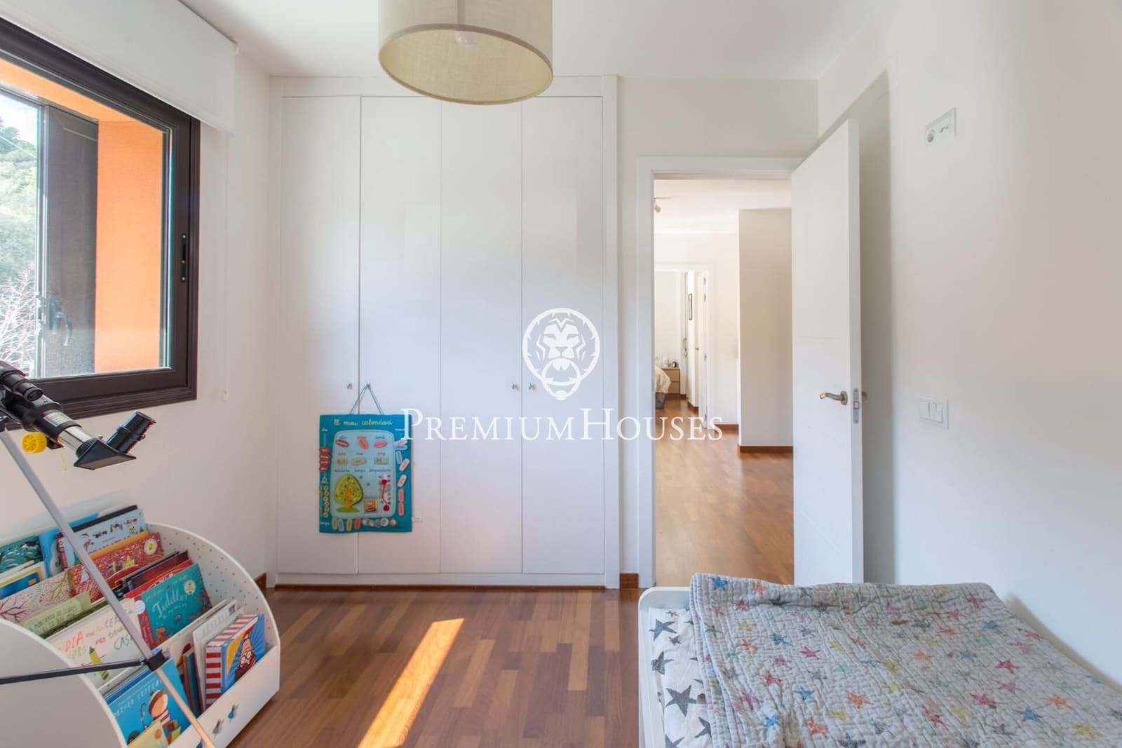 4 makuuhuone Huvila myytävänä paikassa Vallromanes mukana uima-altaan 
autotalli - 690 000 € (Ref: 9205085)