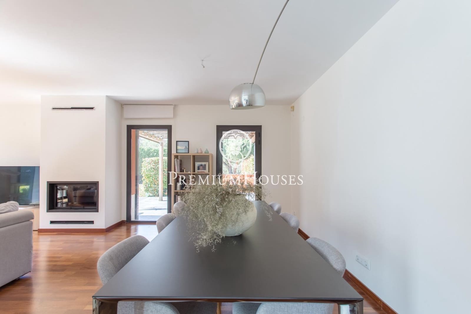 4 makuuhuone Huvila myytävänä paikassa Vallromanes mukana uima-altaan 
autotalli - 690 000 € (Ref: 9205085)