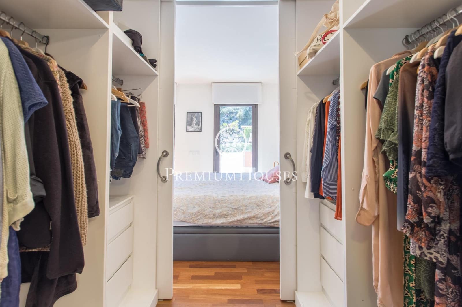 4 makuuhuone Huvila myytävänä paikassa Vallromanes mukana uima-altaan 
autotalli - 690 000 € (Ref: 9205085)