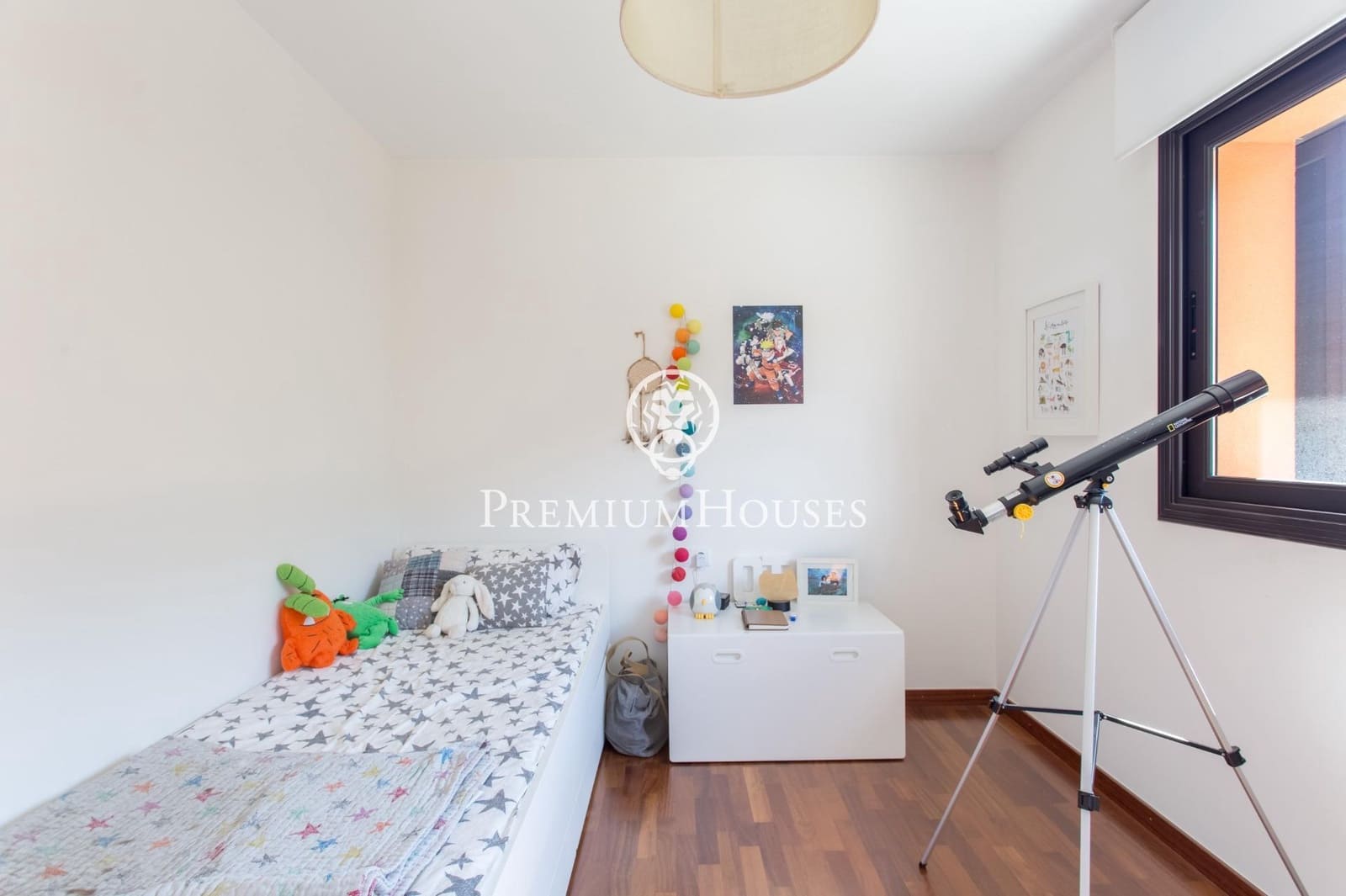 4 makuuhuone Huvila myytävänä paikassa Vallromanes mukana uima-altaan 
autotalli - 690 000 € (Ref: 9205085)