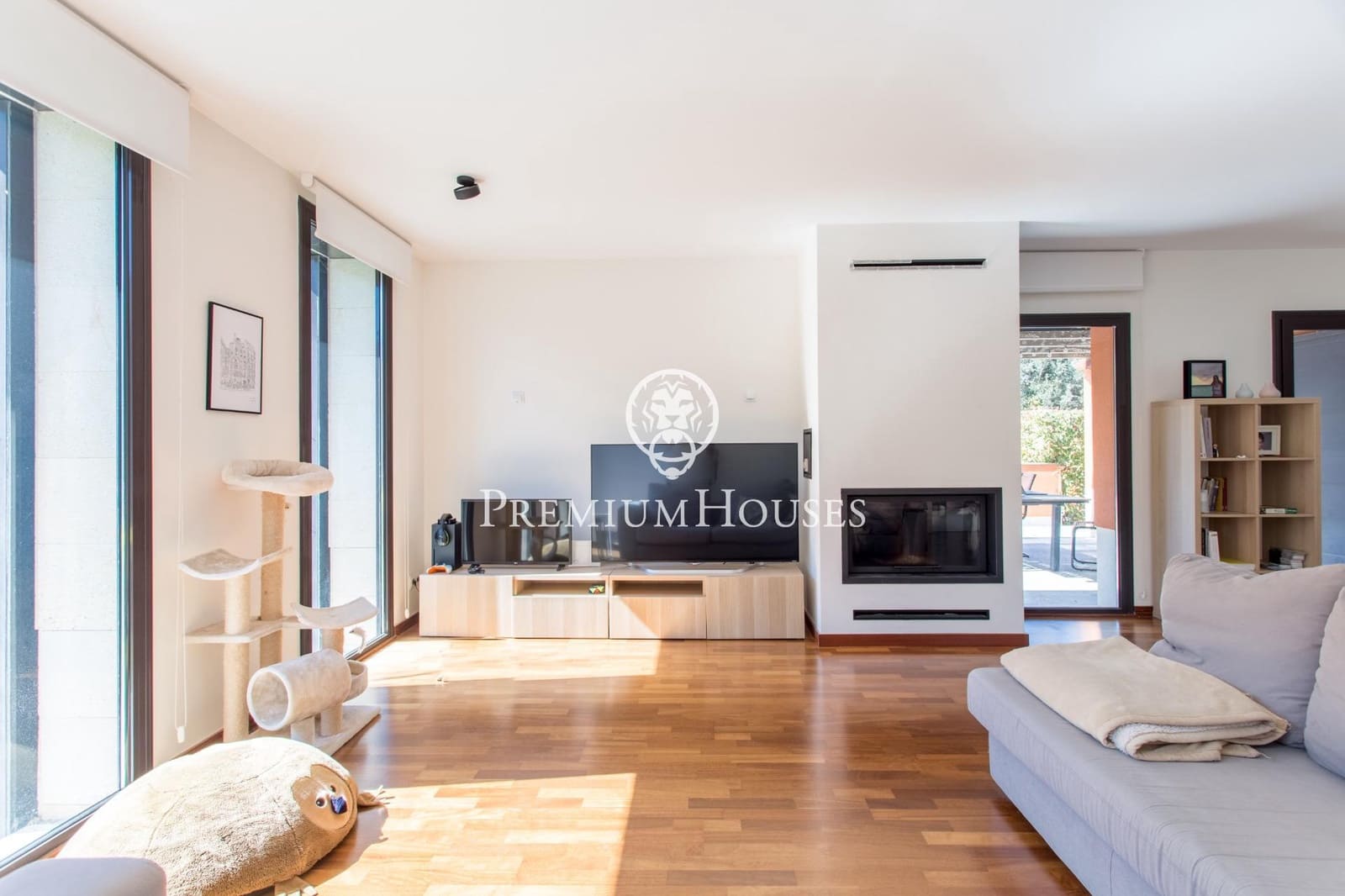 4 makuuhuone Huvila myytävänä paikassa Vallromanes mukana uima-altaan 
autotalli - 690 000 € (Ref: 9205085)